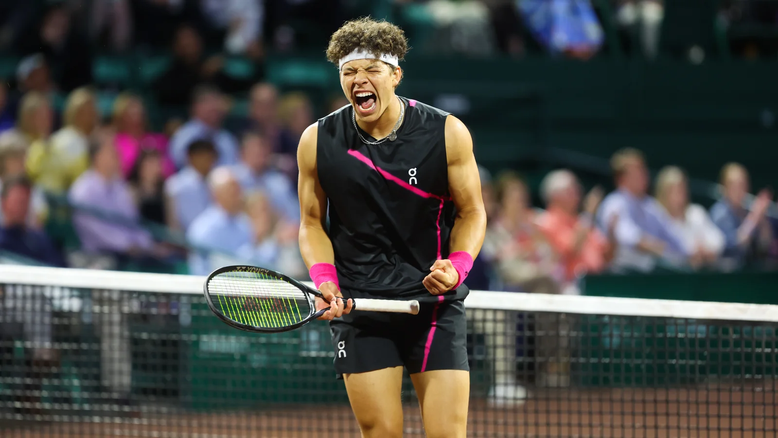 Top Seed Shelton Fights Through Gritty Houston Opener 